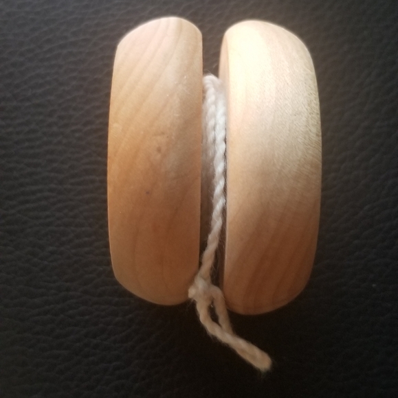 Rare wooden yo-yo by Absolut - Picture 3 of 4